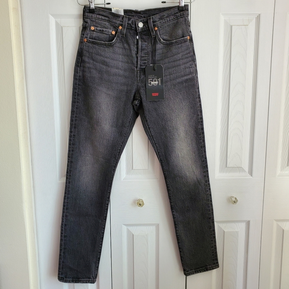 Levi's High Rise Black Wash Mom Jeans